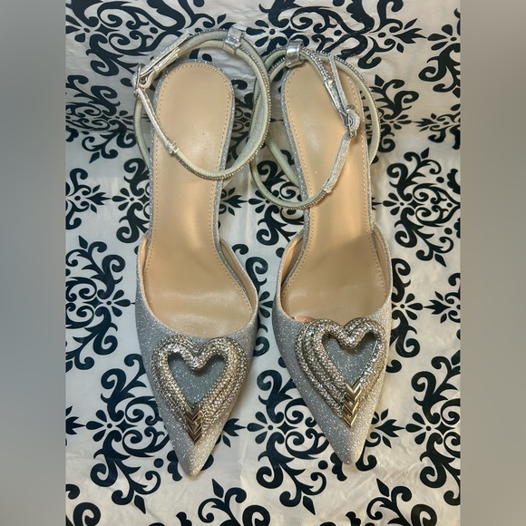 NWOT Rhinestone Stiletto Heel with Three Hearts - Picture 11 of 13